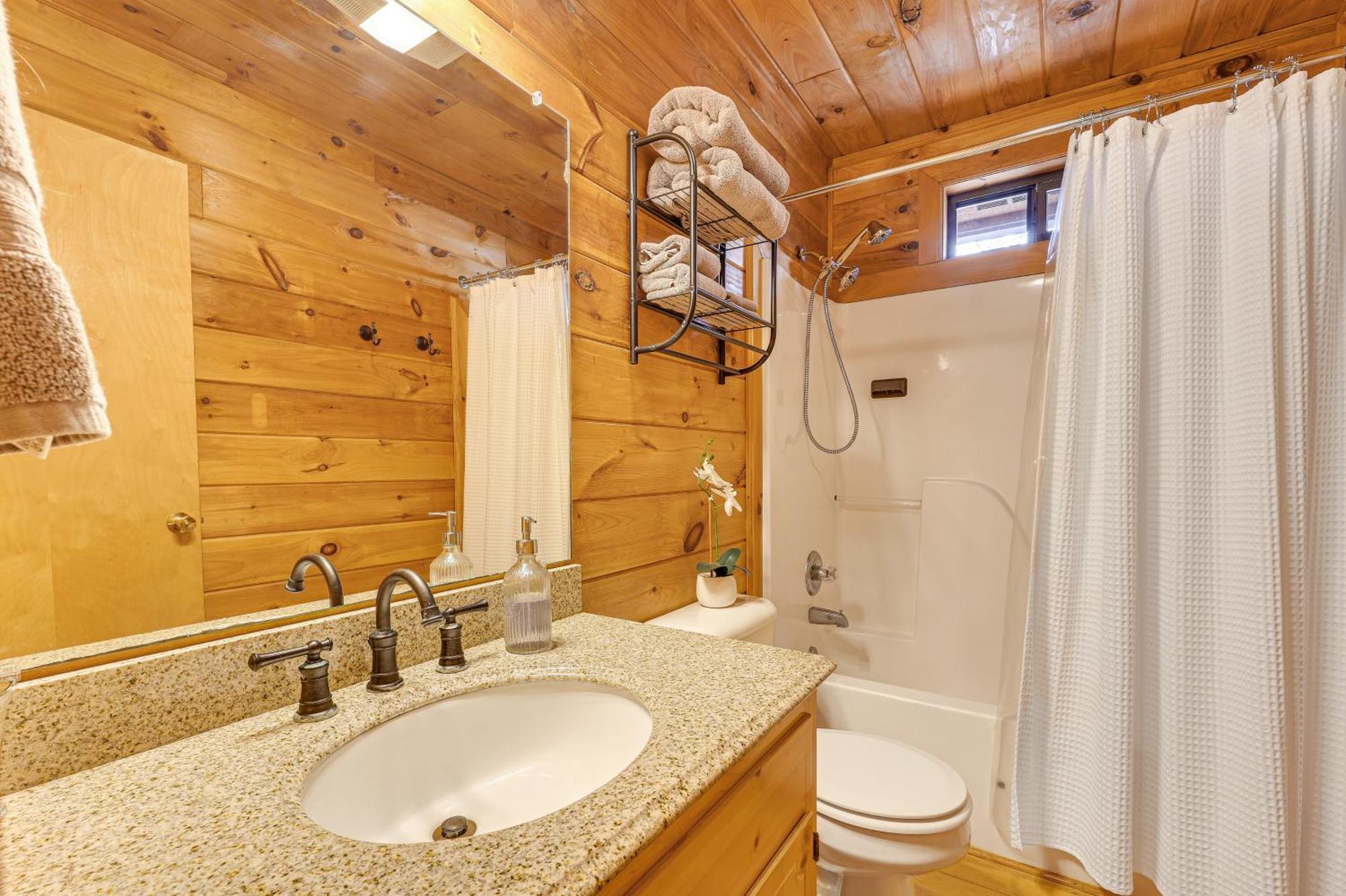 Cozy Cabin In Private Location With Hot Tub And Grill! Blue Ridge Luaran gambar