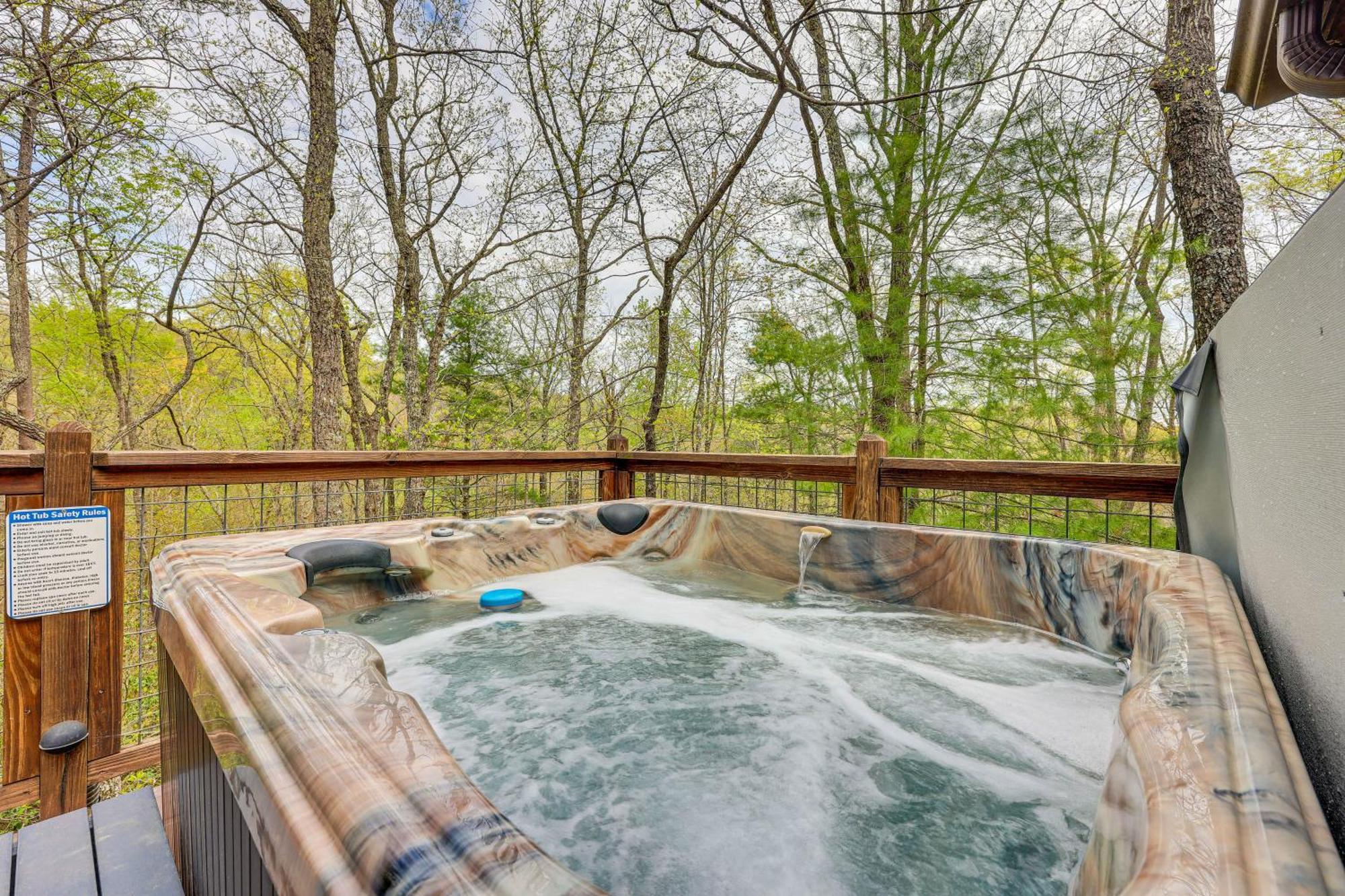 Cozy Cabin In Private Location With Hot Tub And Grill! Blue Ridge Luaran gambar